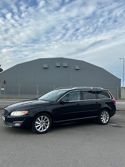 Volvo V70 3 of 5