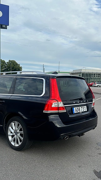 Volvo V70 4 of 5