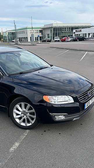 Volvo V70 2 of 5