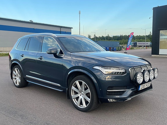Volvo XC90 2 of 5