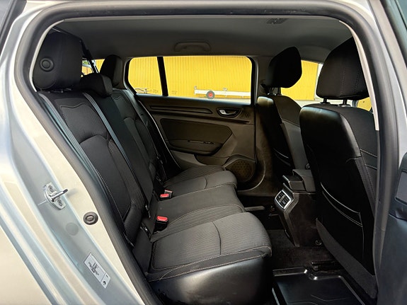 Renault Megane 12 of 13