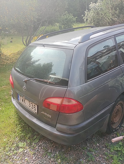 Toyota Avensis 3 of 3
