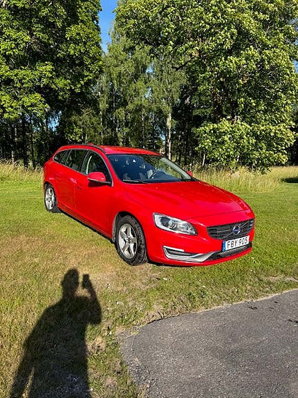 Volvo V60 2 of 5