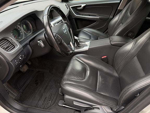 Volvo V60 13 of 27