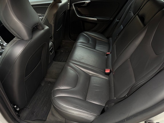 Volvo V60 24 of 27