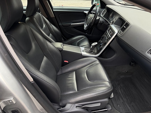 Volvo V60 18 of 27