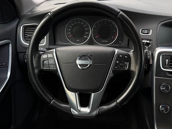 Volvo V60 22 of 27