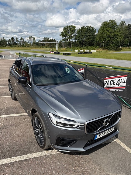 Volvo XC60 2 of 5