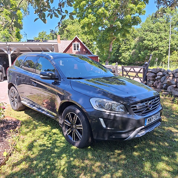 Volvo XC60 2 of 5