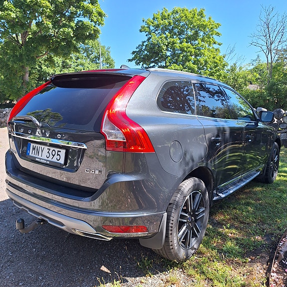 Volvo XC60 3 of 5