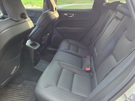 Volvo XC60 13 of 15