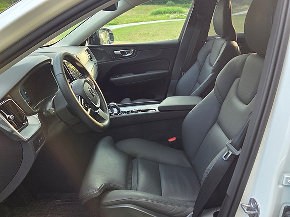 Volvo XC60 11 of 15