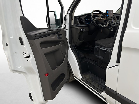 Ford Transit Custom 17 of 30