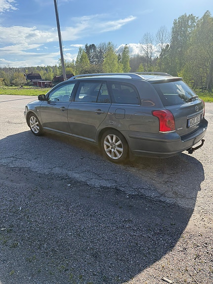 Toyota Avensis 4 of 6