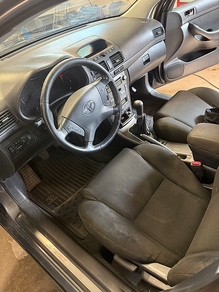 Toyota Avensis 6 of 6