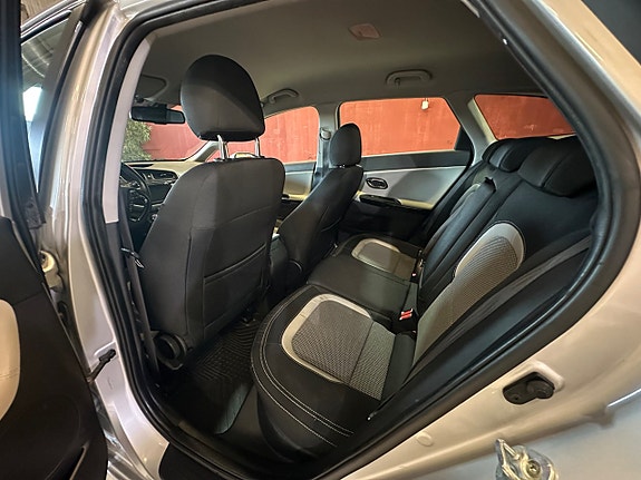 Kia Ceed 10 of 16