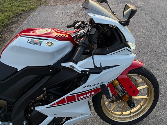 Yamaha YZF-R125 WGP 4 of 5