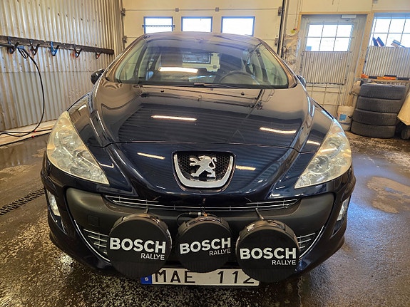 Peugeot 308 2 of 5