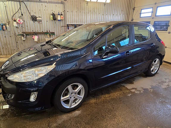 Peugeot 308 4 of 5