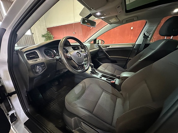Volkswagen Golf VII 9 of 16