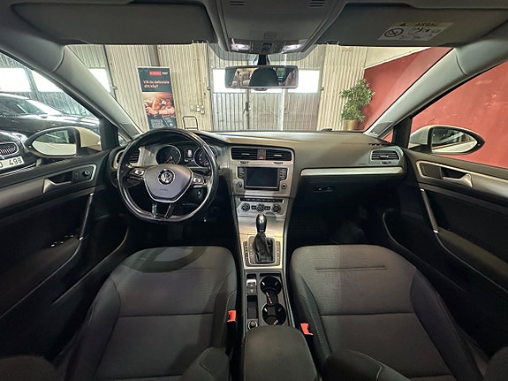 Volkswagen Golf VII 8 of 16