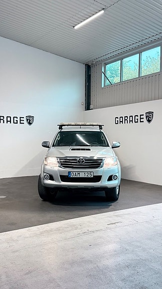 Toyota HiLux 3 of 18