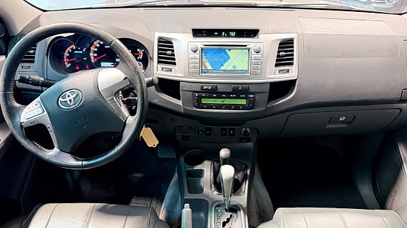 Toyota HiLux 12 of 18