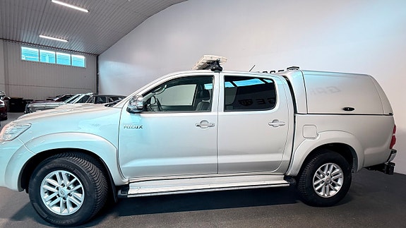 Toyota HiLux 2 of 18