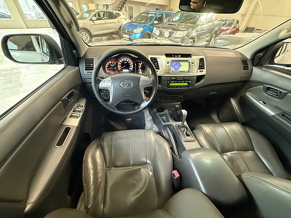 Toyota HiLux 9 of 18