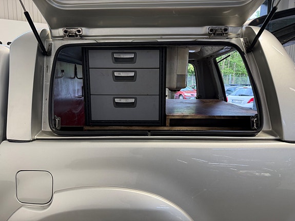Toyota HiLux 16 of 18