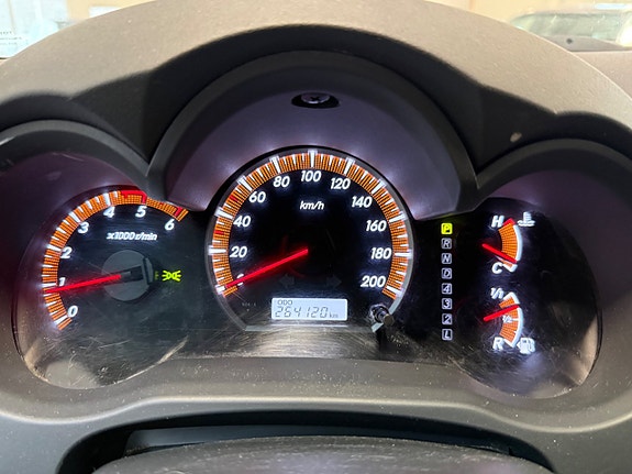 Toyota HiLux 11 of 18