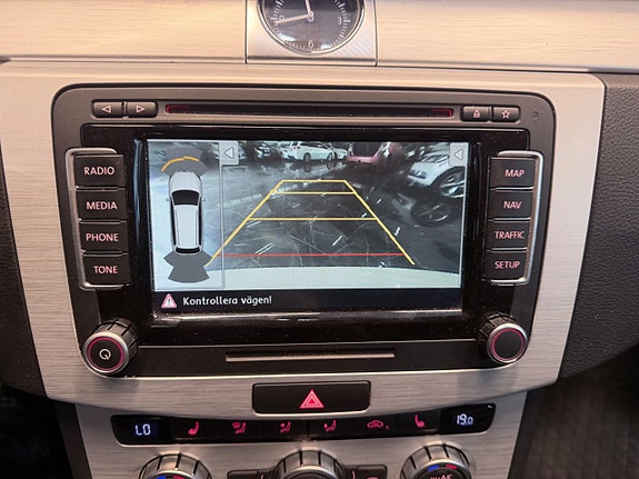 Volkswagen Passat Alltrack 21 of 25