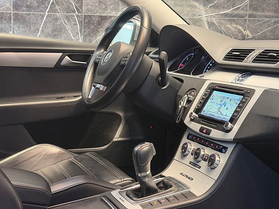 Volkswagen Passat Alltrack 17 of 25