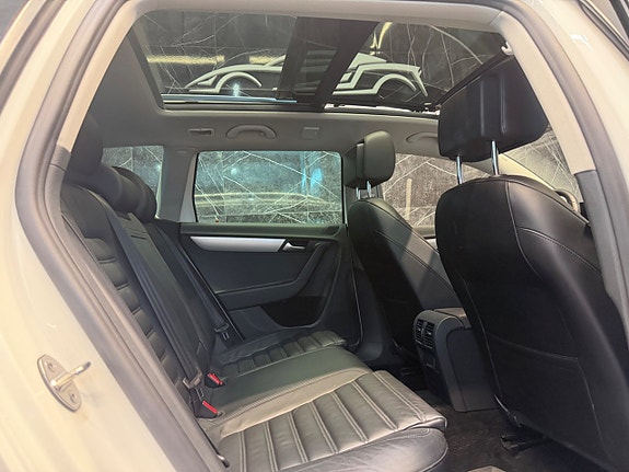 Volkswagen Passat Alltrack 16 of 25