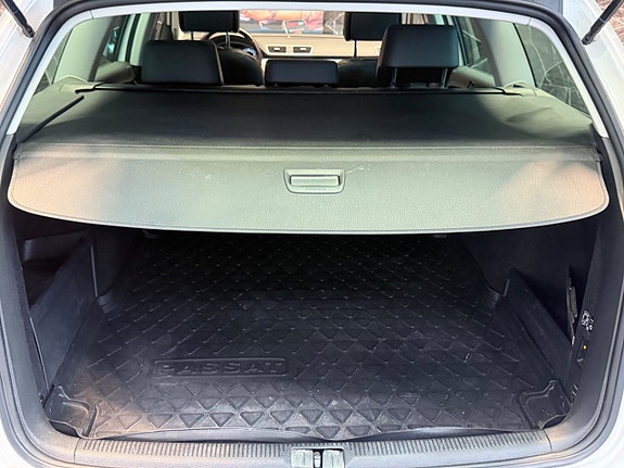 Volkswagen Passat Alltrack 24 of 25