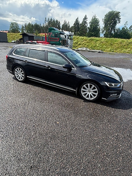 Volkswagen Passat 2 of 9