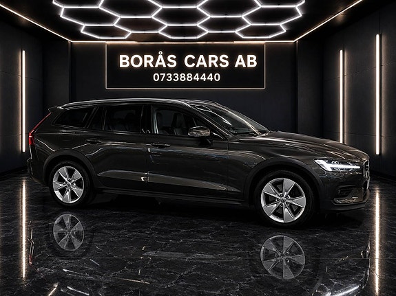 Volvo V60 Cross Country 6 of 15