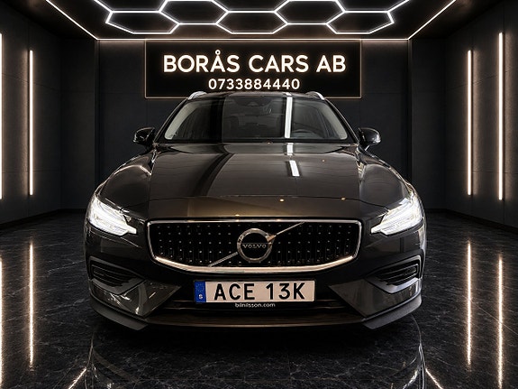Volvo V60 Cross Country 2 of 5
