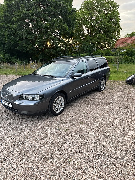 Volvo V70 2 of 4