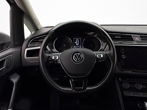Volkswagen Touran 11 of 28