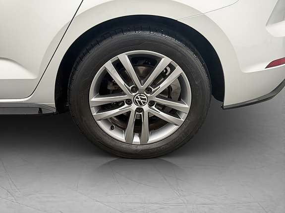 Volkswagen Touran 26 of 28