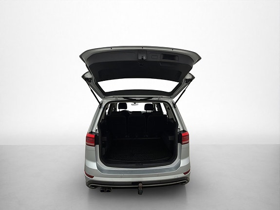 Volkswagen Touran 9 of 28