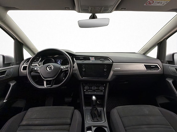 Volkswagen Touran 16 of 28