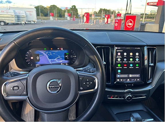Volvo XC60 2 of 5