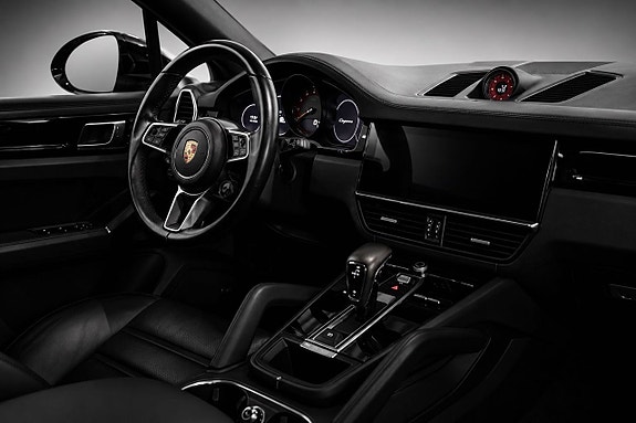 Porsche Cayenne 17 of 25