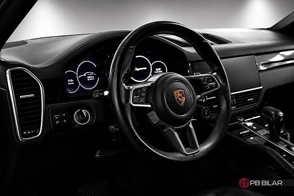 Porsche Cayenne 9 of 25
