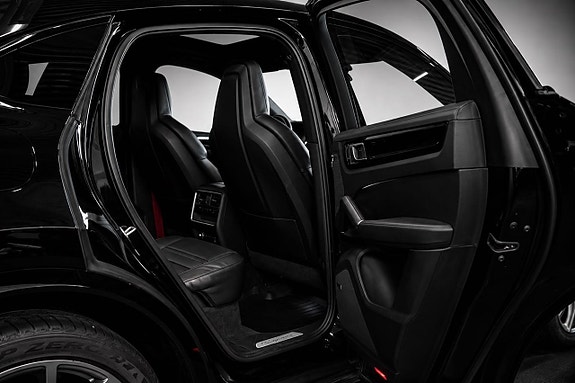 Porsche Cayenne 15 of 25