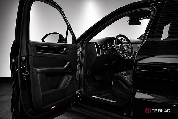 Porsche Cayenne 10 of 25
