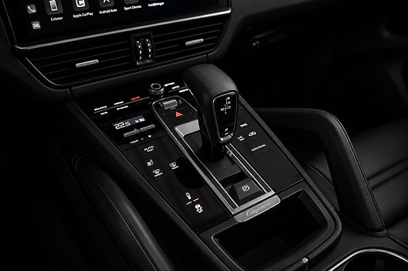 Porsche Cayenne 22 of 25