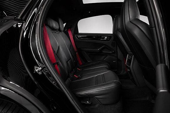 Porsche Cayenne 16 of 25